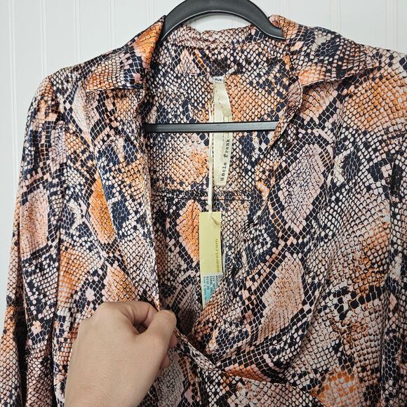 Uncle Frank Women's Satin Snake Print Mini Dress Sz M V-Neck Ruffle Bell Sleeves - Picture 4 of 9